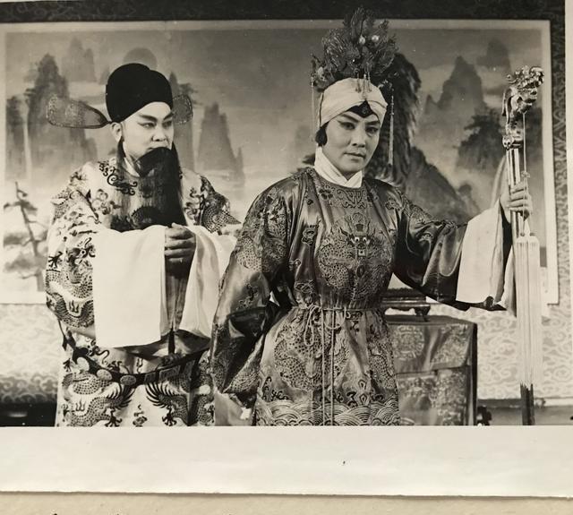 豫剧《杨门斩子》选段唐喜成饰演杨延景杨素贞饰演佘太君老剧照