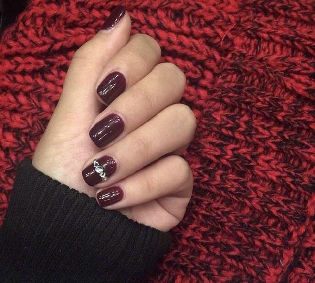 简简单单的纯色美甲温暖简单最适合春节过年了