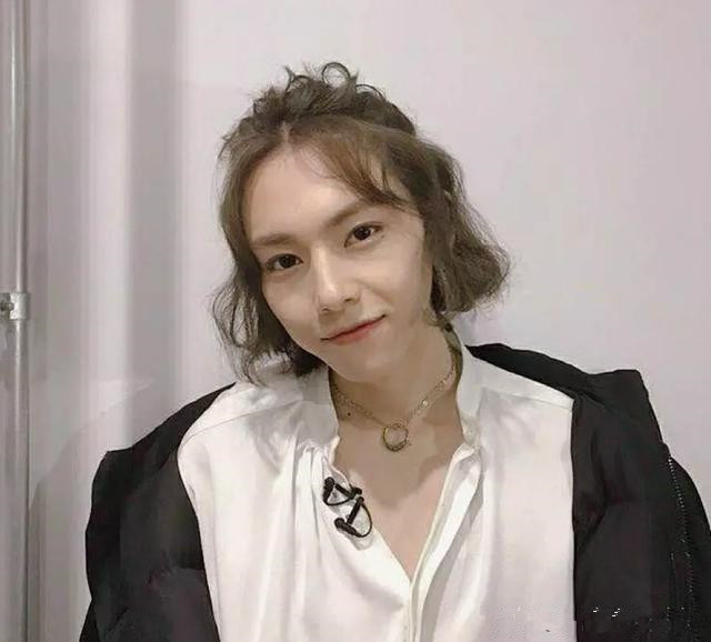 偶像练习生小半惊艳众人灵超弟弟忧郁小王子周锐妆后美翻