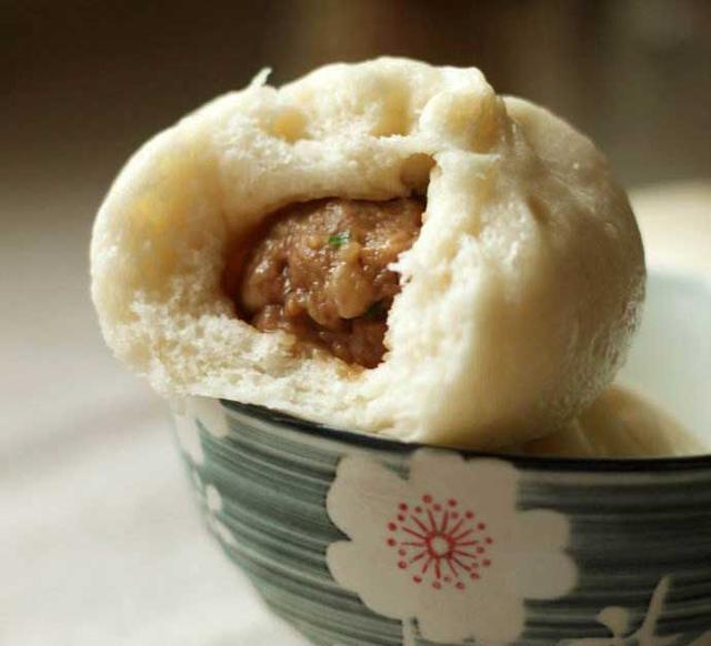 为什么星级酒店肉包子蒸熟后,肉馅能成一坨肉呢?记住3个小技巧