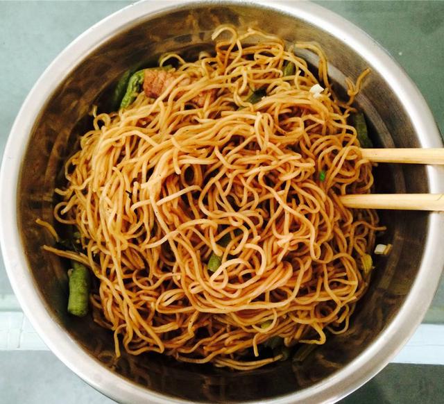 最爱吃的面还是老妈亲手做的蒸面,一次可以吃三大碗!