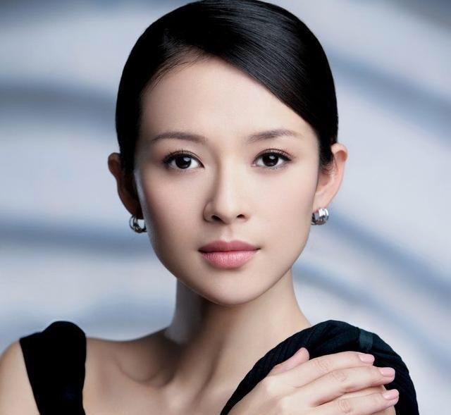 国内最美女星，章子怡开保时捷，刘亦菲驾法拉利，最后一位最霸气