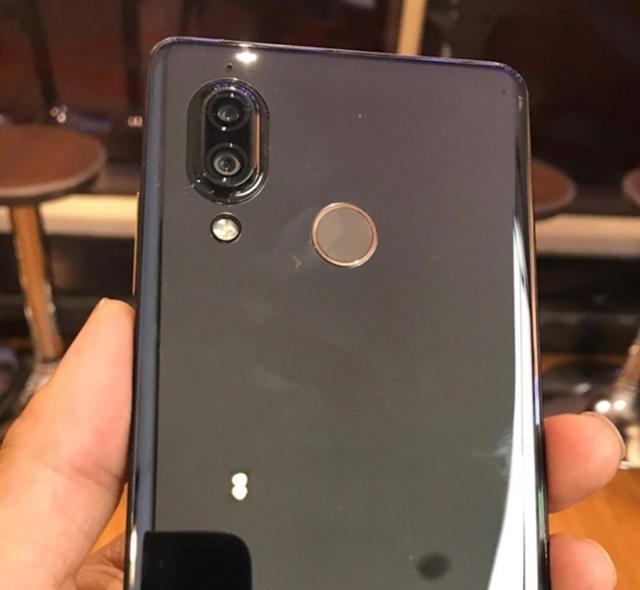 全面屏手机的鼻祖夏普s3新机曝光外观竟然致敬了iphonex