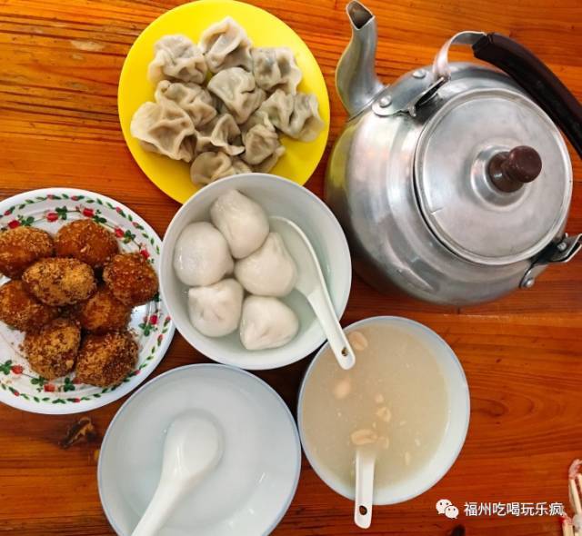 在福州的元宵节怎么能少它呢！甜的叫汤圆，咸的叫元宵，别弄错了