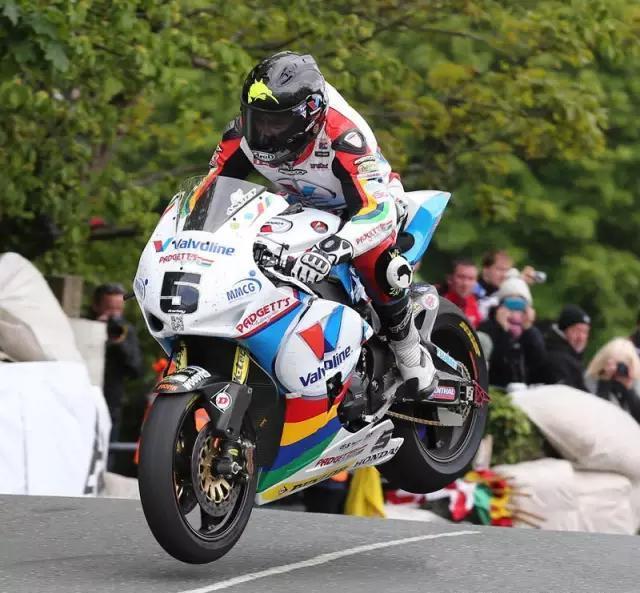 gp赛车征战曼岛tt!本田rc213v-s挑战死亡赛道