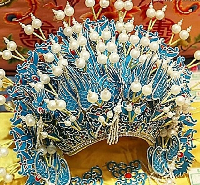 古代真正的凤冠霞帔有那么美吗?