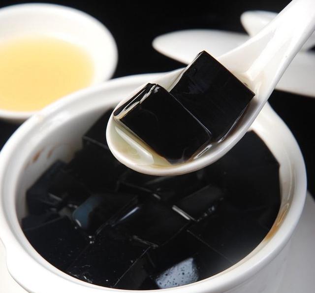 夏天消暑美食神器之——蜂蜜龟苓膏,自制简单好吃到爆!