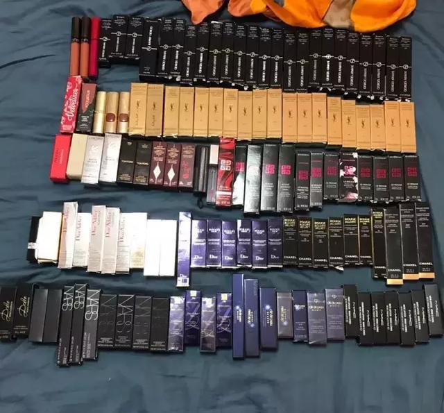 女人有多少口红才算正常网友评论亮瞎了