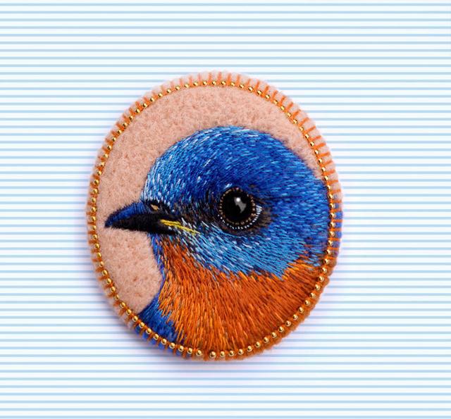 绣鸟能闻声美丽而独特的刺绣胸针其技艺之高超艺术捕梦