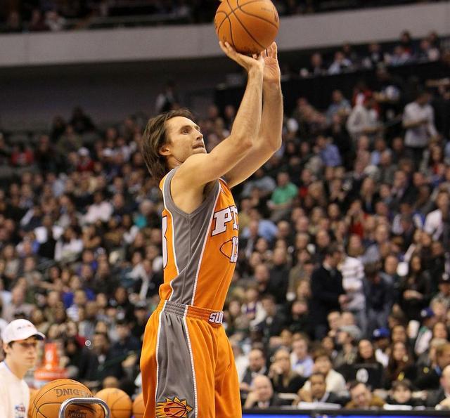 是史蒂夫·纳什是现今唯一确认能把整个篮球场都作为自己投篮热区的人