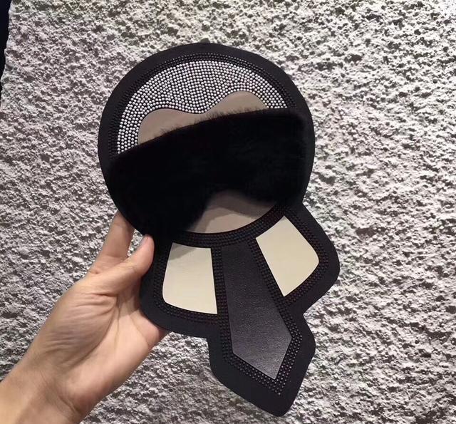 p1080fendi芬迪 芬迪老佛爷徽章羽绒服