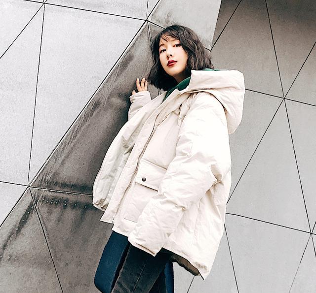 白色面包服与怎样的裤子搭配穿才得体?