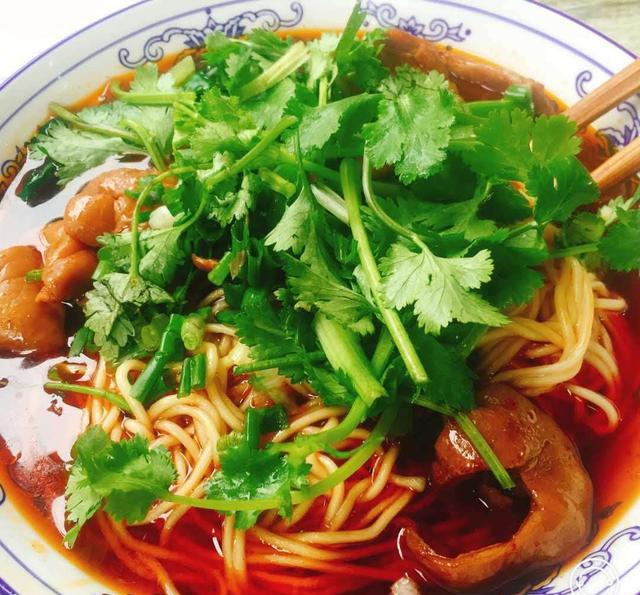 一碗让你魂牵梦萦的肥肠面,重庆这家肥肠面很值得推荐给大家