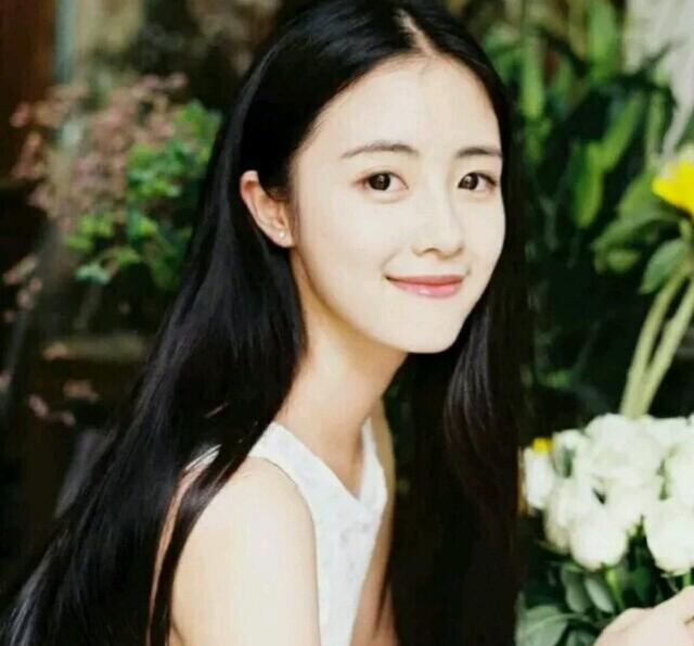 女人这几种面相特点一生富贵命,运气好到让人眼红!