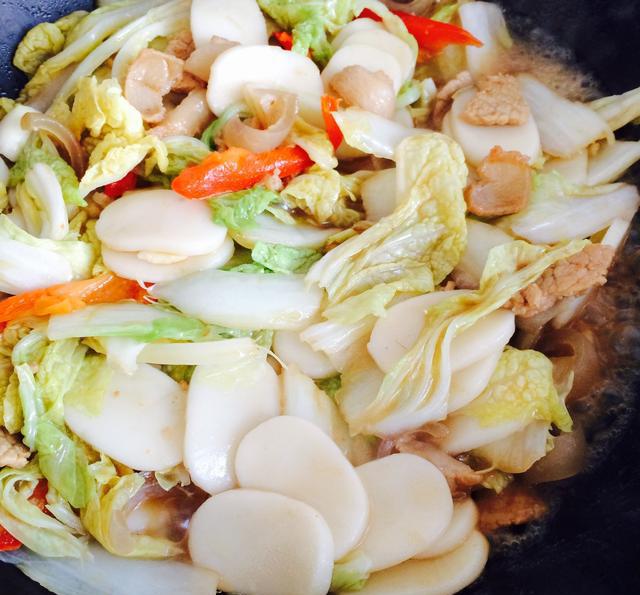 大白菜炒年糕,好吃又便宜,营养价值高