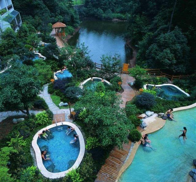 四川周边哪里泡温泉最巴适?这几个地方人均100泡巴适~一起做攻略