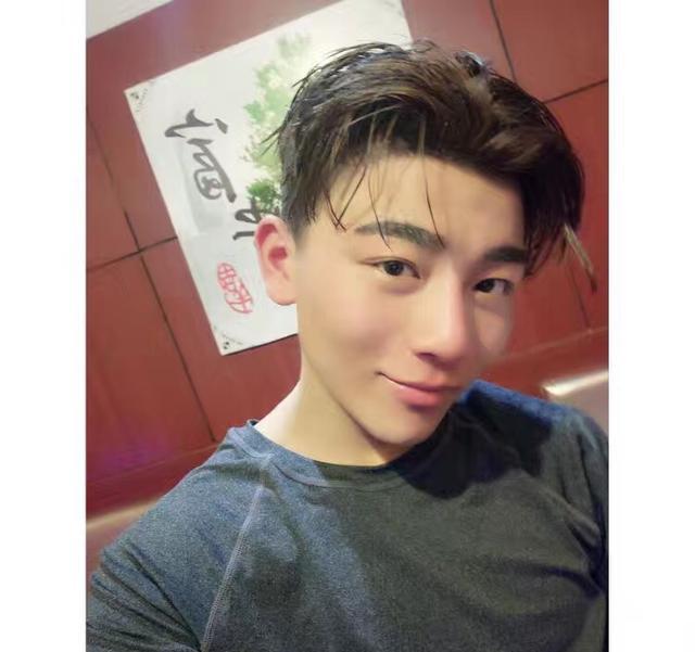 合肥的这个97年的小伙还挺帅来,你觉得呢?