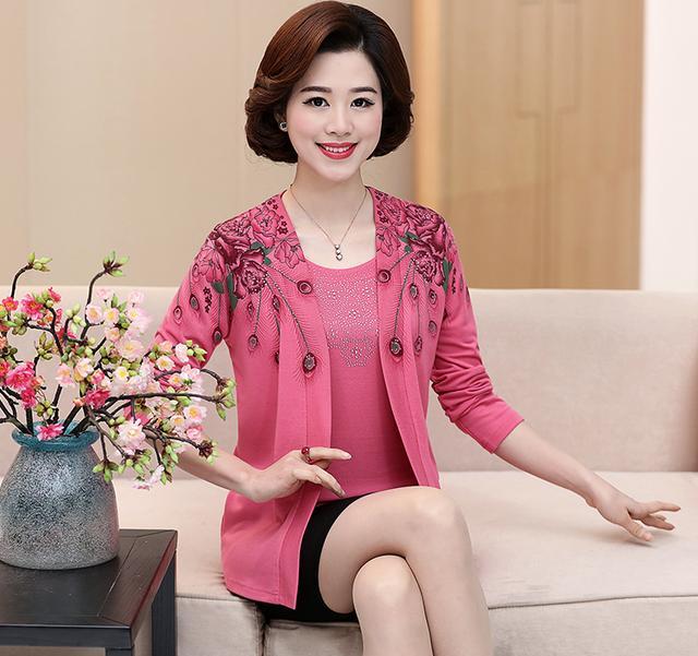 新款春秋打底裙,舒适面料,收腰显瘦,凸显气质,让妈妈更美丽!