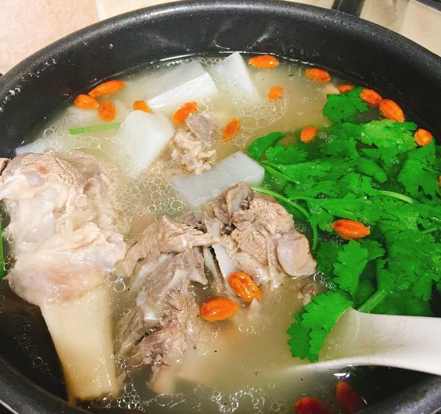 冬日大补汤——萝卜羊骨汤