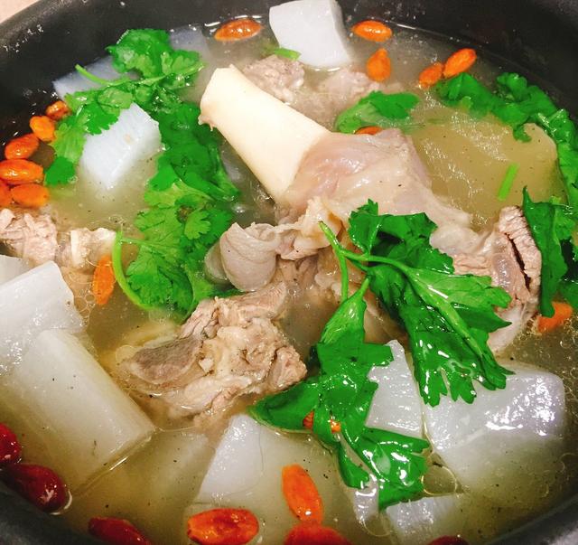 冬日大补汤——萝卜羊骨汤