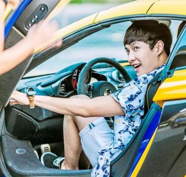 男星开车照张艺兴很高兴鹿晗很严肃最帅气的不是周杰伦