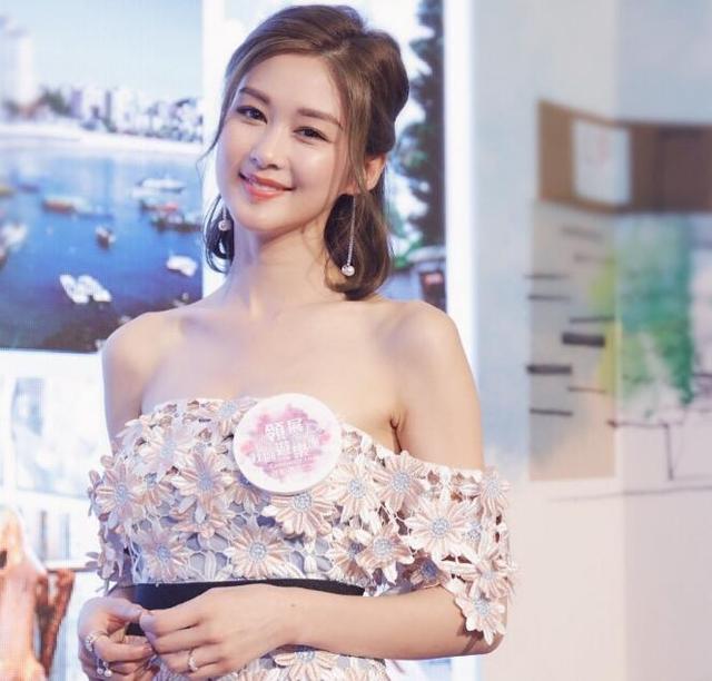 一直吐槽tvb的岑丽香丑我觉得还好啊直到我看了刚出道的照片