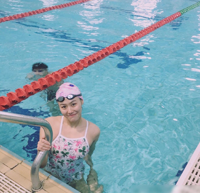 一米八身材游泳女神刘湘晒泳装照