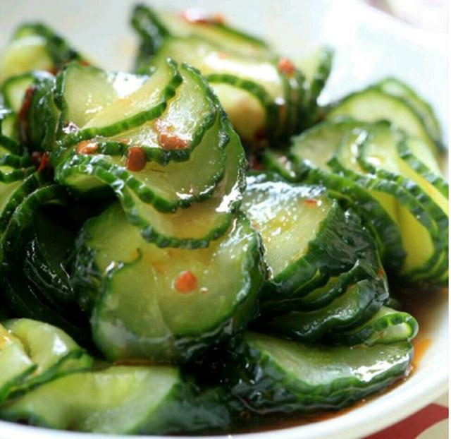 如果吃腻了凉拌黄瓜不妨试试这些新鲜的吃法简单粗暴好吃