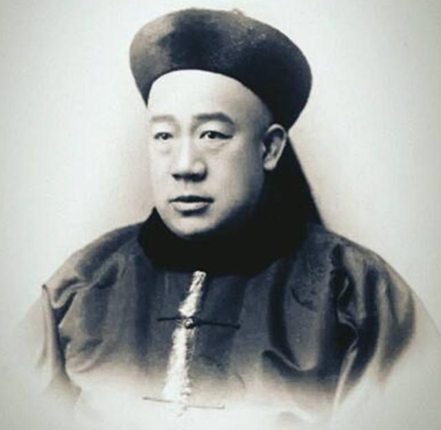 一个男人进了宫,没过多久慈禧就怀孕,慈安知道后当晚就死了