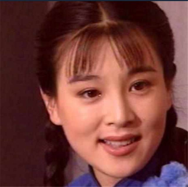 被称最美皇后,袁立都甘愿给她当配角,今48岁坐拥豪车依旧美艳!