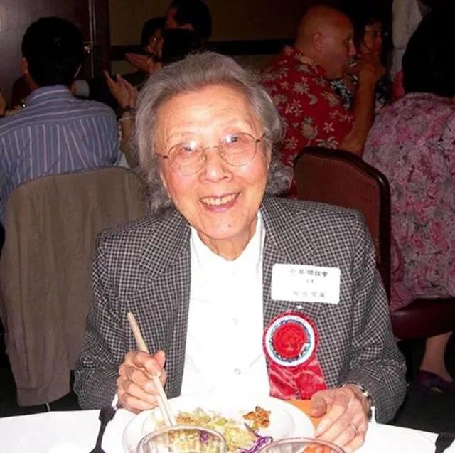 长子张闾珣,次子张闾玗,三子张闾琪;如夫人谷瑞玉未有生育;第三任夫人