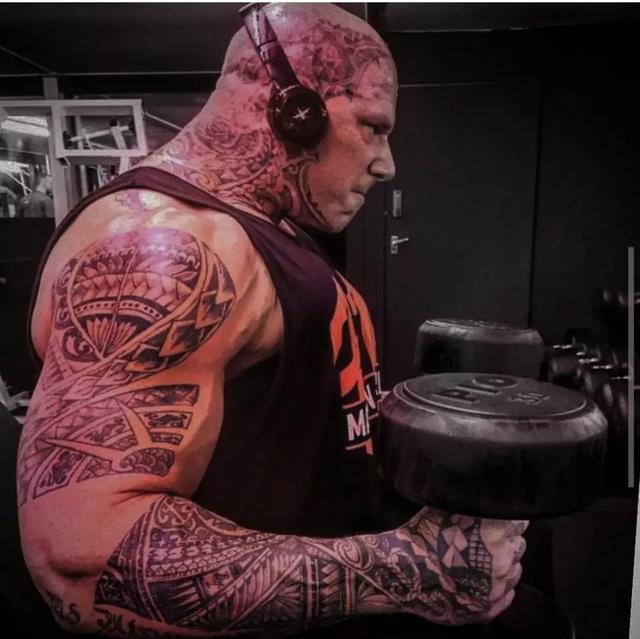 这位在ins蹿红的绿巨人,比巨石强森还彪悍