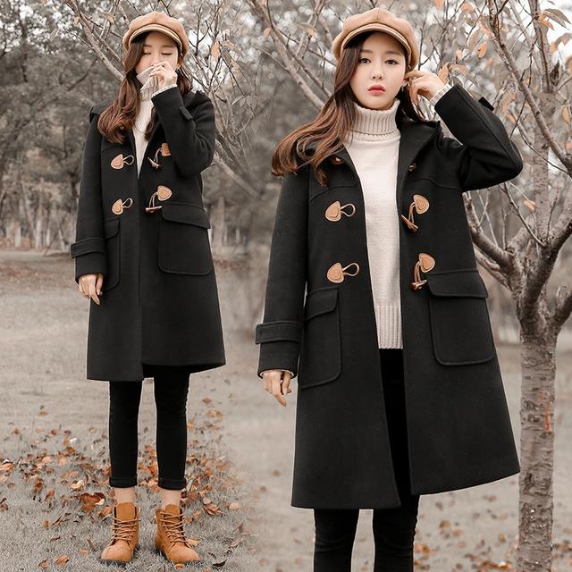 冬季正是穿呢子大衣的时候,特别是连帽款,气质女人都在穿很高雅