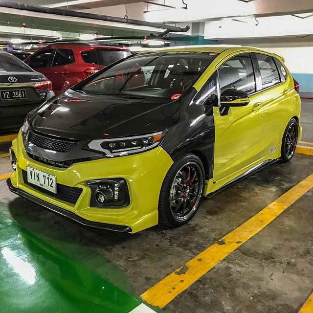 前翼子板缺一块