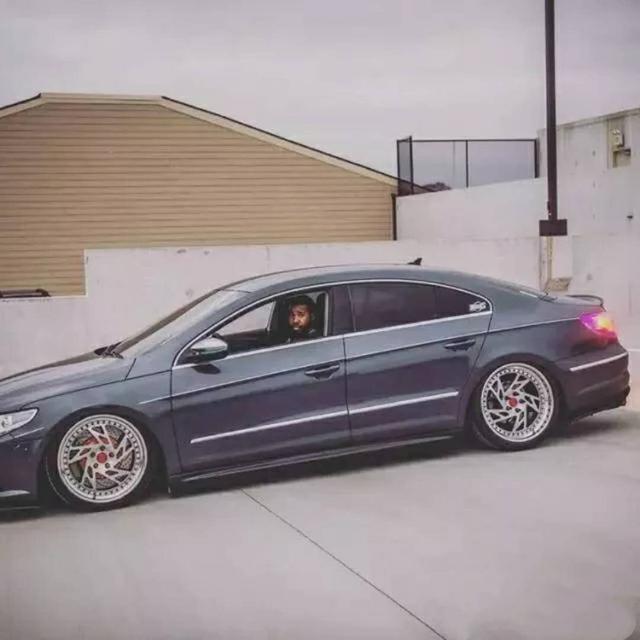 简单干净的低趴姿态,大众cc改装案例,我觉得你应该喜欢