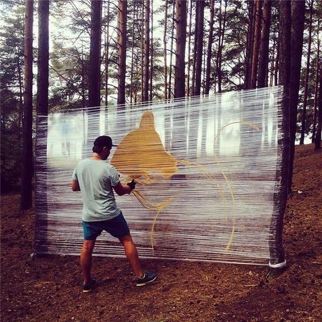 艺术家的脑洞真是无底洞!你见过拿保鲜膜画画的?看完我服了