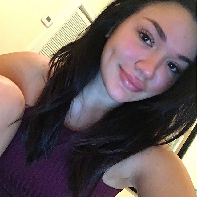 她的名字叫genesis lopez,是来自巴西的混血儿,父亲是巴西人,母亲是