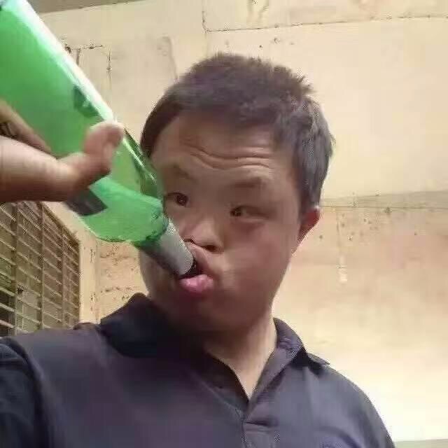 杀马特宁愿呆在网吧,也不愿去工作,工资5000元,也不放在眼里