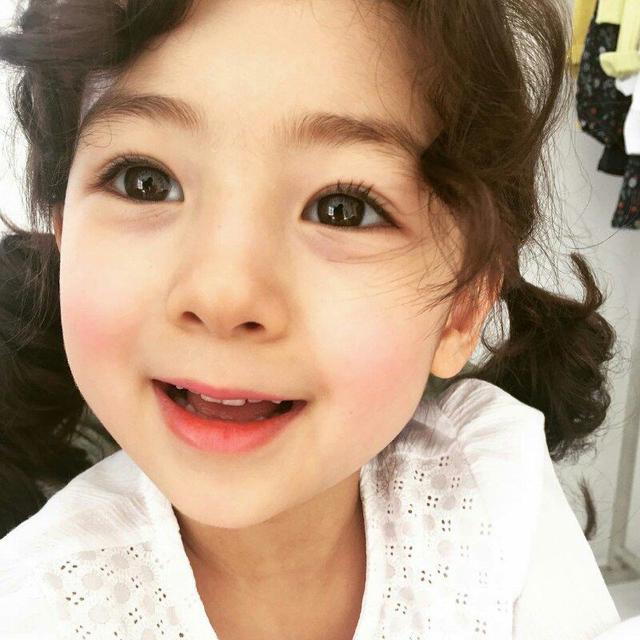 这名纯天然的韩国最可爱小女孩把网友们的心都偷走了