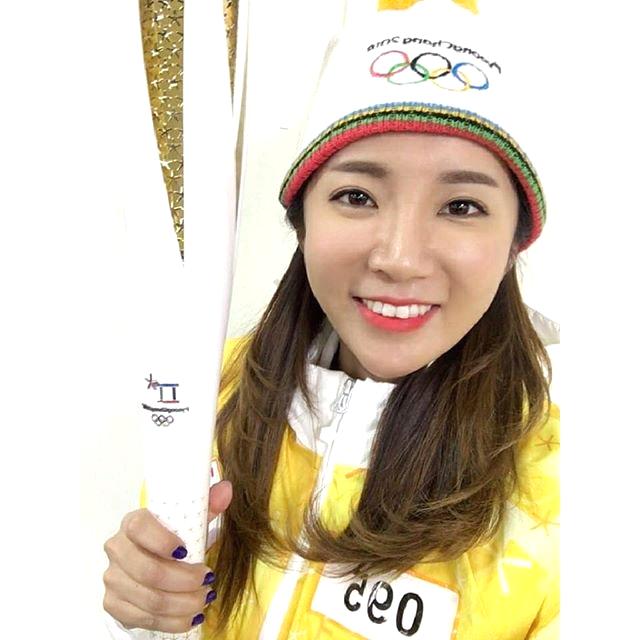 高尔夫美女选手李宝美参加平昌冬奥火炬传递