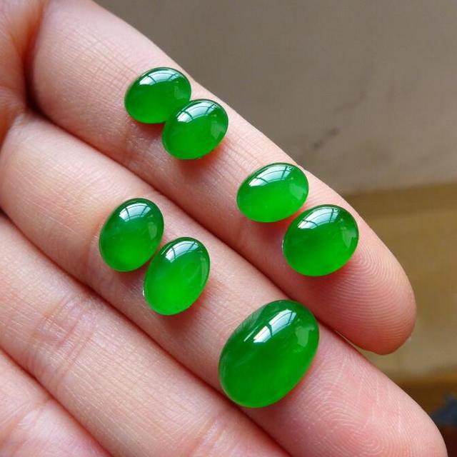 来看大量标本和区别,了解帝王绿行内人都怎么分|帝王|翡翠|颜色_新浪