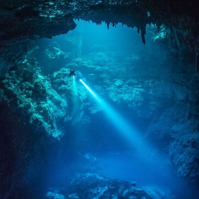 墨西哥益吉天然井(cenote ik kil)玛雅人的祭奠圣井