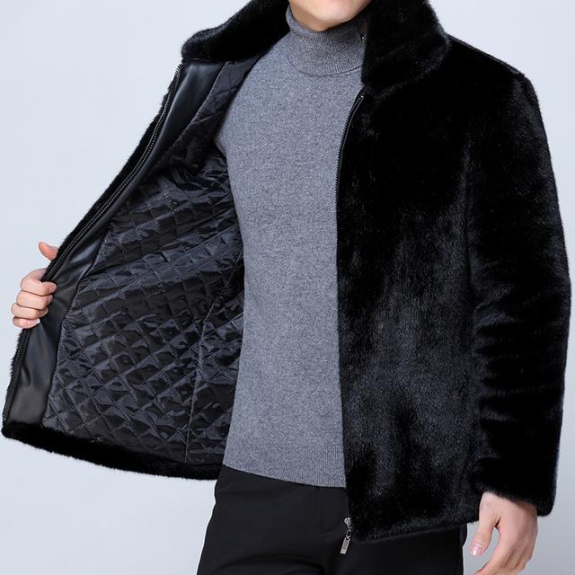 男装水貂毛冬款外套 穿起来非常显气质,设计采用了简洁的设计方式