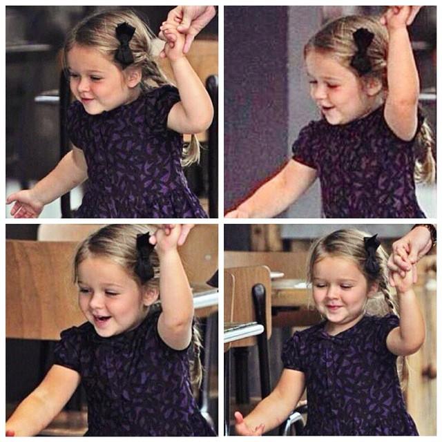 小七为啥这么高兴?肉嘟嘟的笑脸和小腿,网友看了大呼可爱到爆