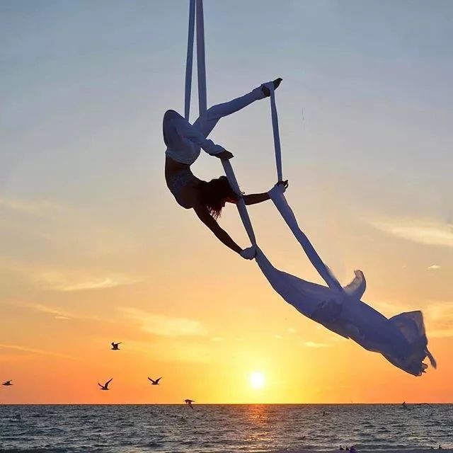 这样的空中瑜伽,可能你只在电视上见过