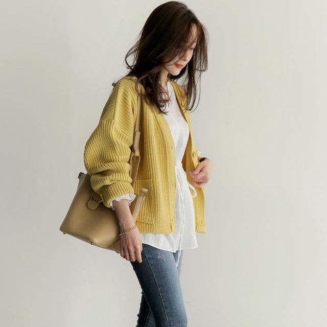 韩版宽松开衫针织宽松的衣型穿着舒适又随意,一点都不会难搭配.