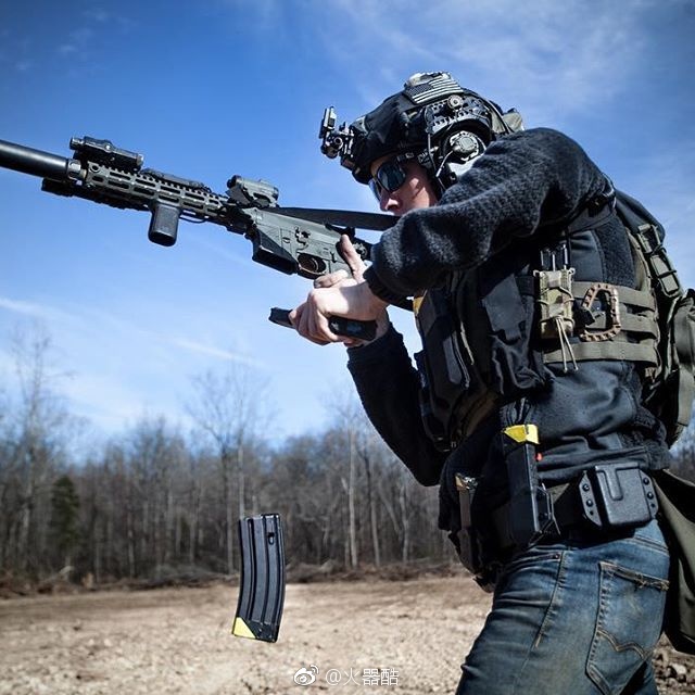 发一组玩枪大神卢卡斯|卢卡斯|玩枪|大神_新浪网