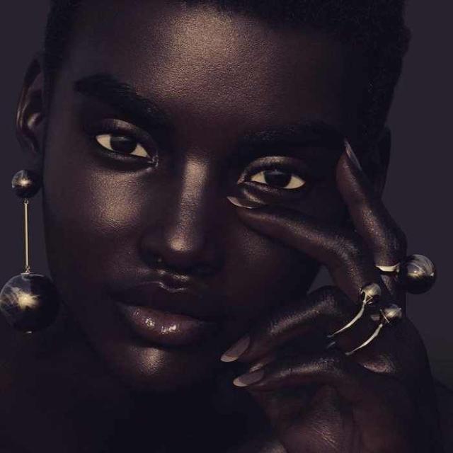 绝色黑人超模轰动ig, 摄影师爆「不可能的真实身份」