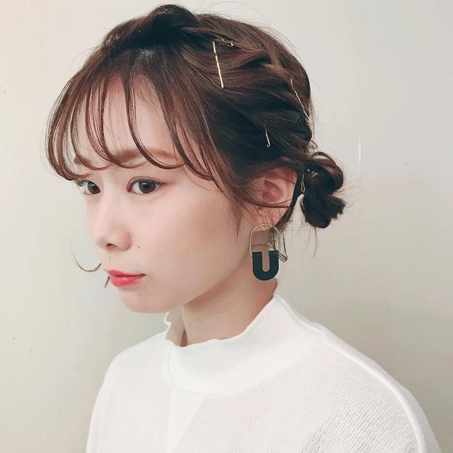 用小发夹翻玩新造型, 简单实用的4种华丽发型, 一夹在手轻松搞定