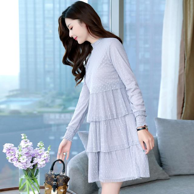 精致女人穿上梦幻的网纱连衣裙,洋气迷人显高贵,同时女人味十足